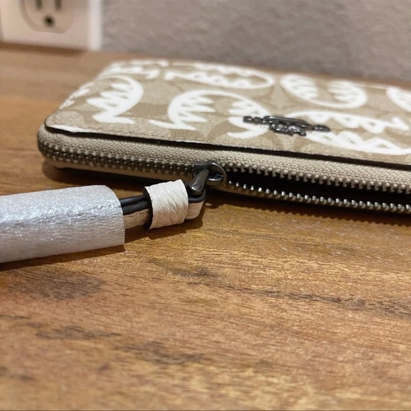 NWT! Coach Corner Zip Wristlet with Rexy - Picture 7 of 9